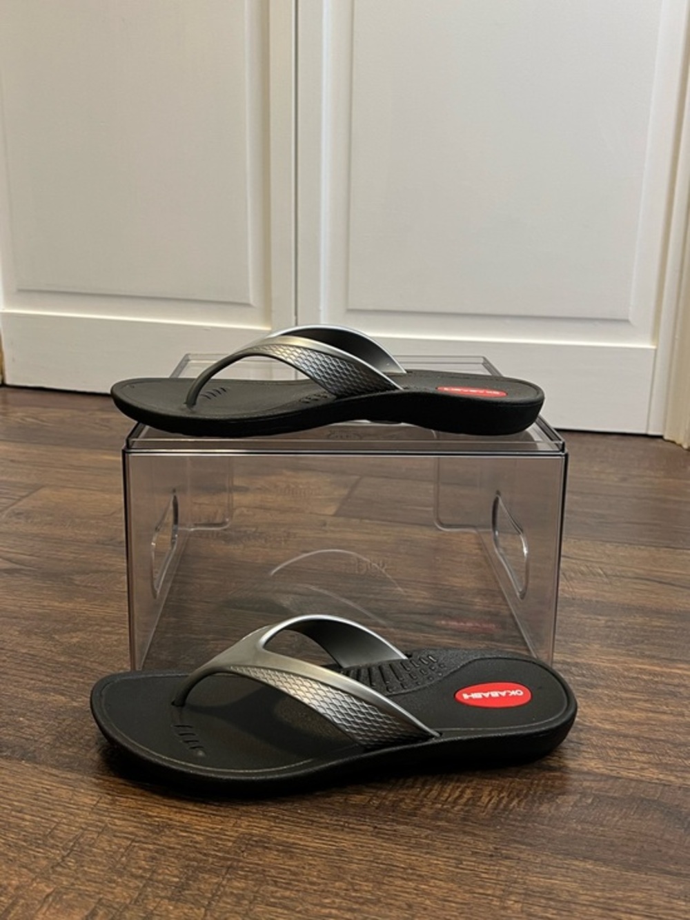 Okabashi Women’s Marina Silver and Black Thong Sandals Size M/L